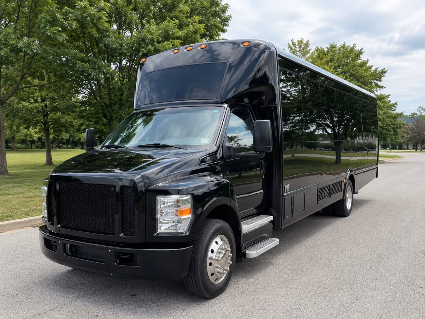 Dallas Birthday, Sweet 16, & Quinceañera Transportation party bus exterior