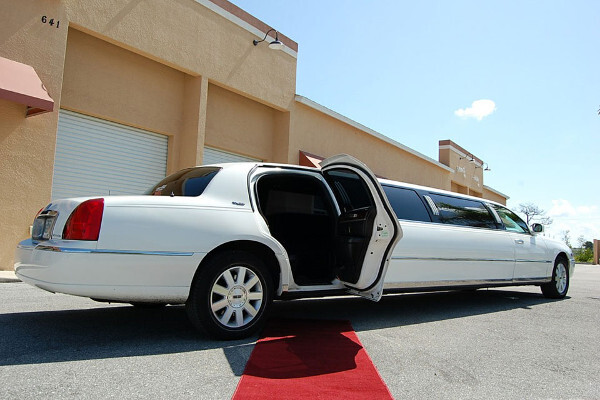 Dallas White Lincoln Stretch Limo